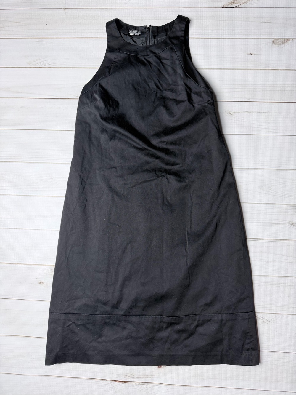 Black Sleeveless Shift Dress by Ina